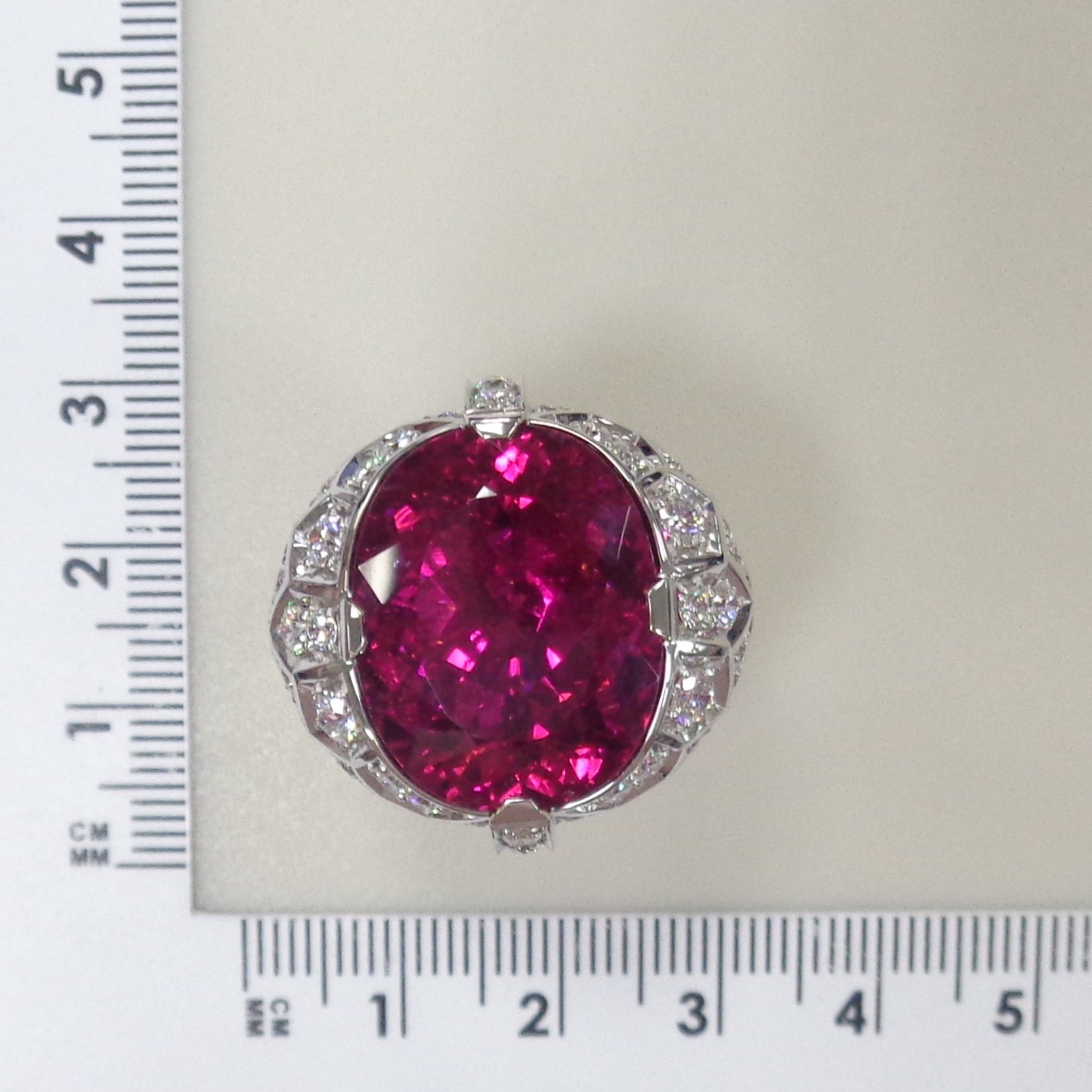 Кольцо из белого золота с рубеллитом